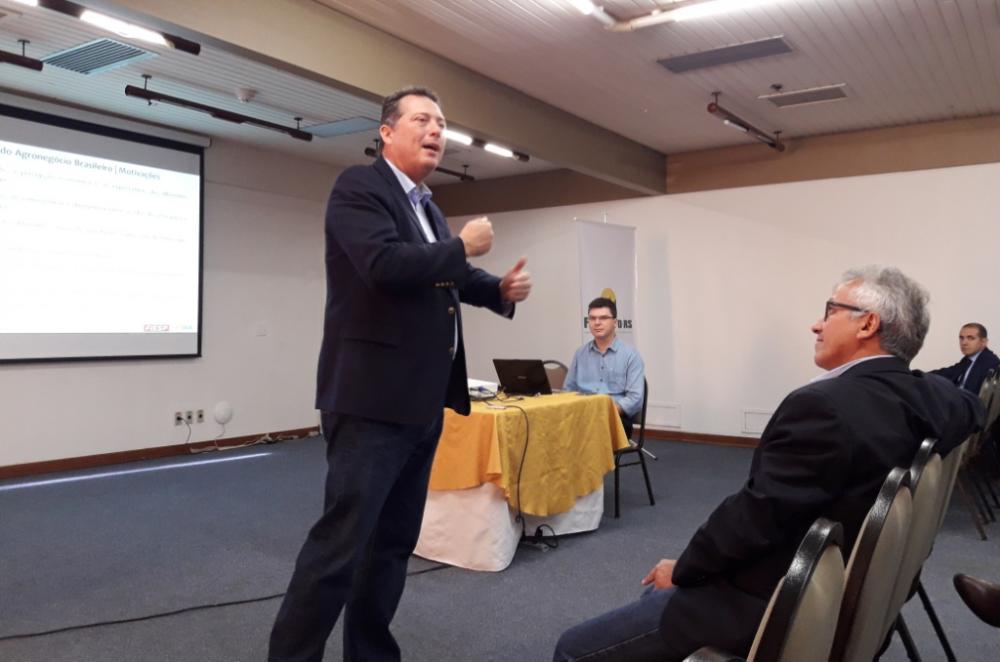 Greve e incertezas sobre cenário futuro abalam a confiança no agro