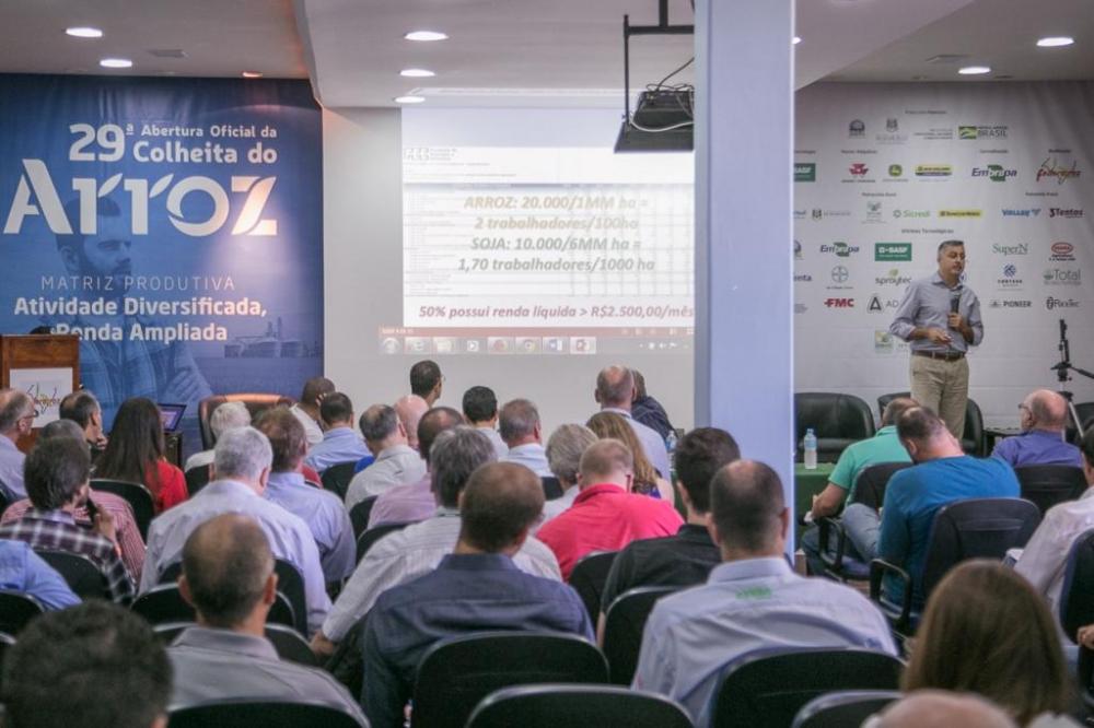 Crises e avanço da soja estão criando o 