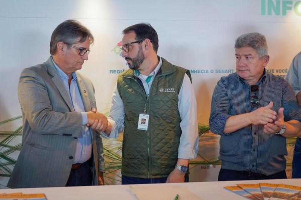 Em granja camaquense, Senar RS começa a executar programa de assistência técnica e gerencial a produtores