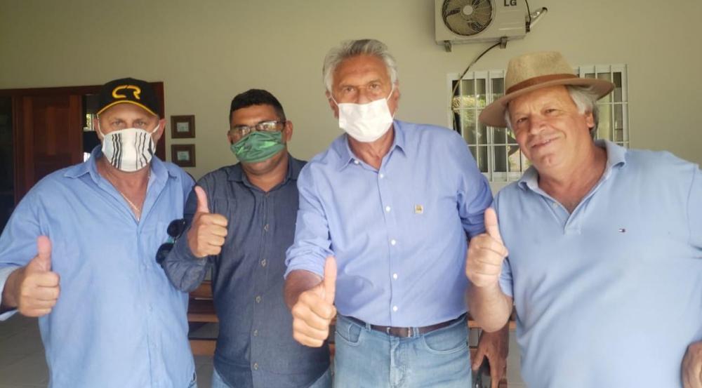 RECONCILIADO COM CAIADO, BOLSONARO ENTREGA 3 MIL TÍTULOS DE PROPRIEDADES A ASSENTADOS DE GOIÁS