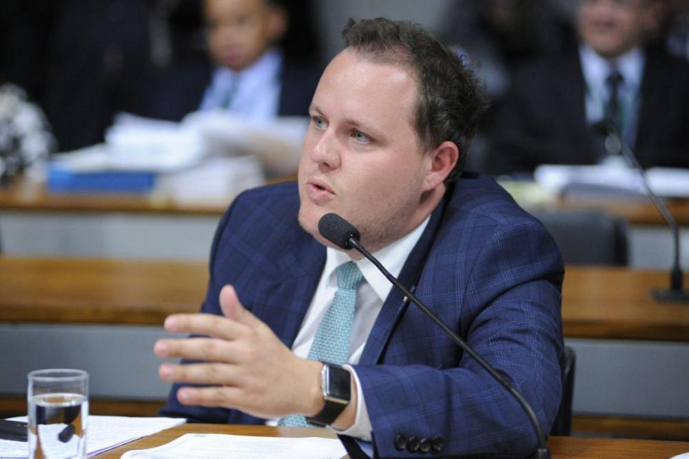 Licenciado da Câmara, secretário da Agricultura usufruiu de verbas do suplente, diz jornal