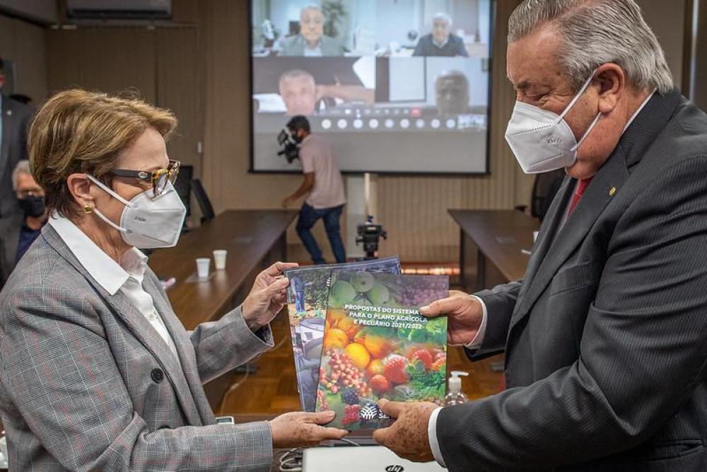 CNA entrega proposta para o Plano Safra com 10 prioridades