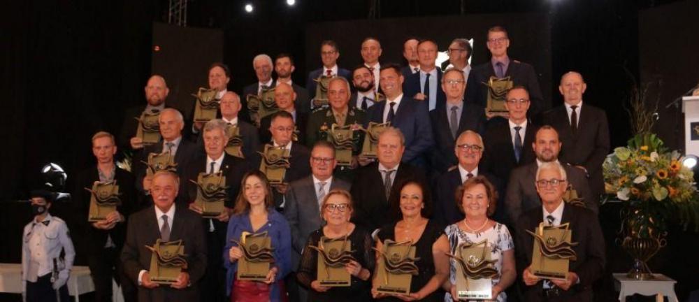 Leonardo Lamachia recebe o prêmio Liderança Gaúcha no Troféu Brasil Expodireto