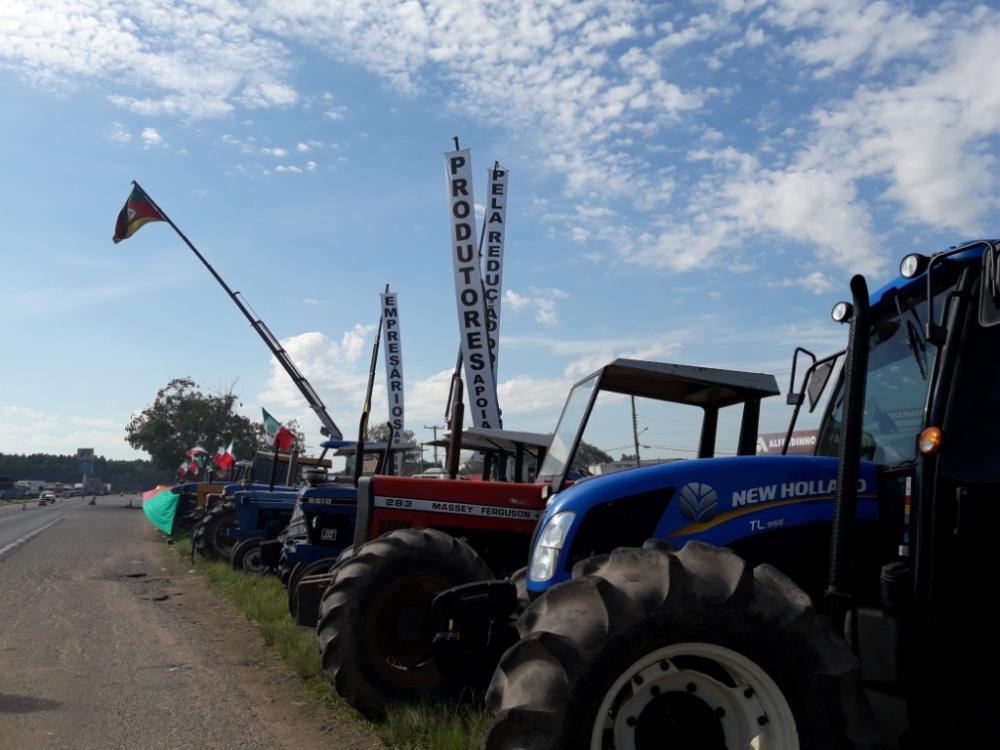 Caminhões parados: mais de 150 focos de protestos no RS e em SC neste domingo