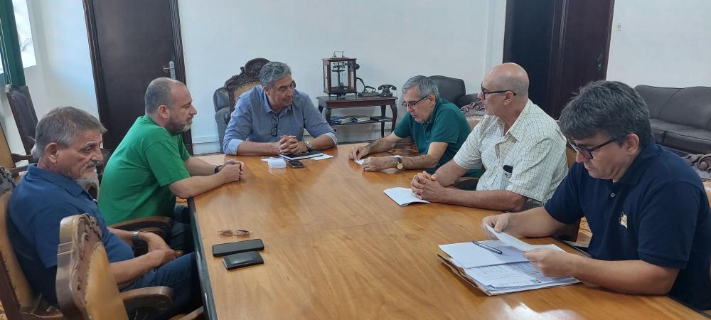 Secretário Feltes recebe representantes do Sindsirga